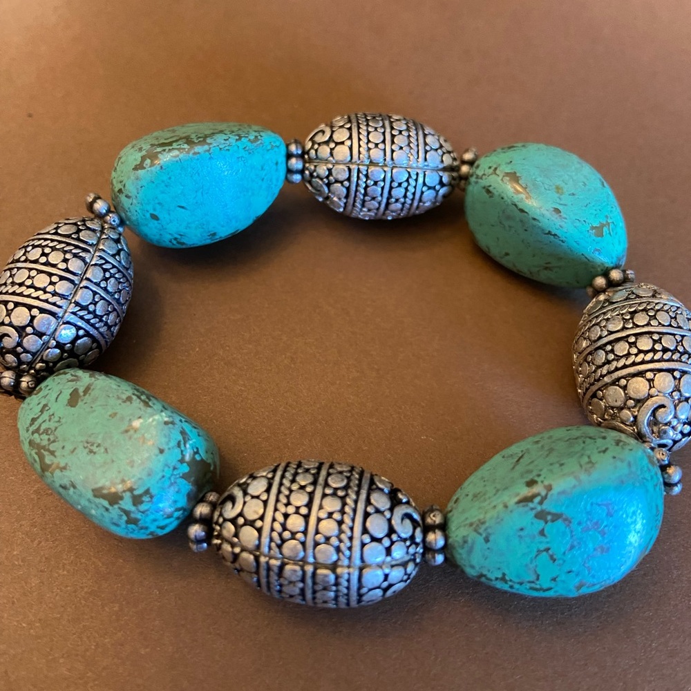 Turquoise colored beads and silver toned beads stretch bracelet